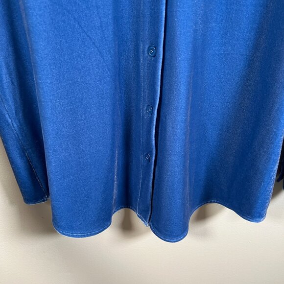 Soft Surroundings Velvet Boyfriend Shirt Size Medium Petite Coastal Blue Buttons - Picture 9 of 10